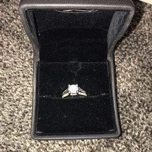 gorgeous diamond ring *fake*